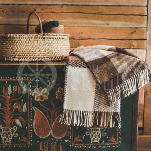 Wool blanket with fringes ,,Lota" brown